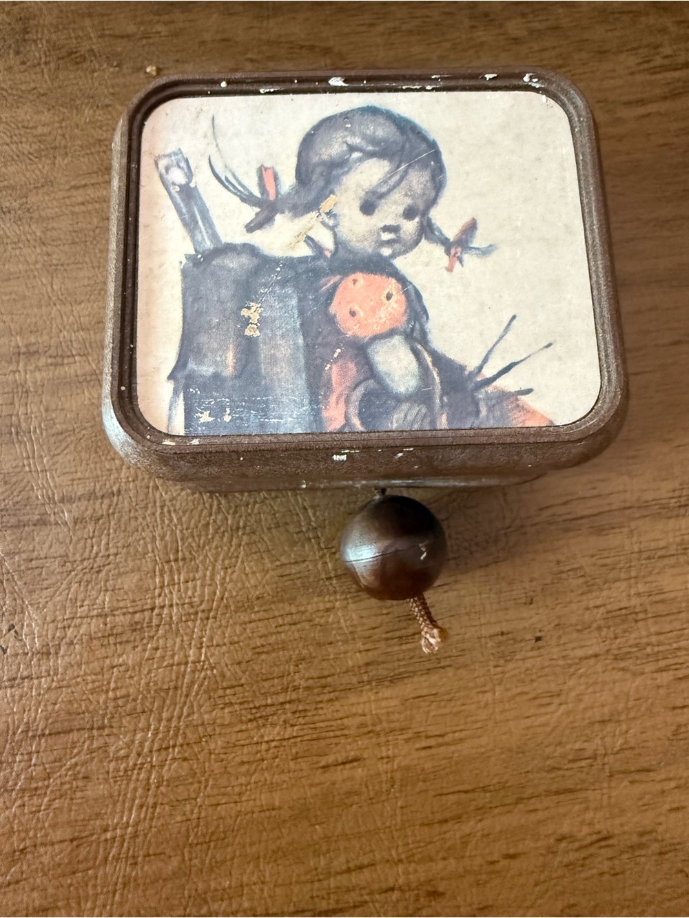 Vintage Hummel Music box with 18 key note by Sankyo of Japan.